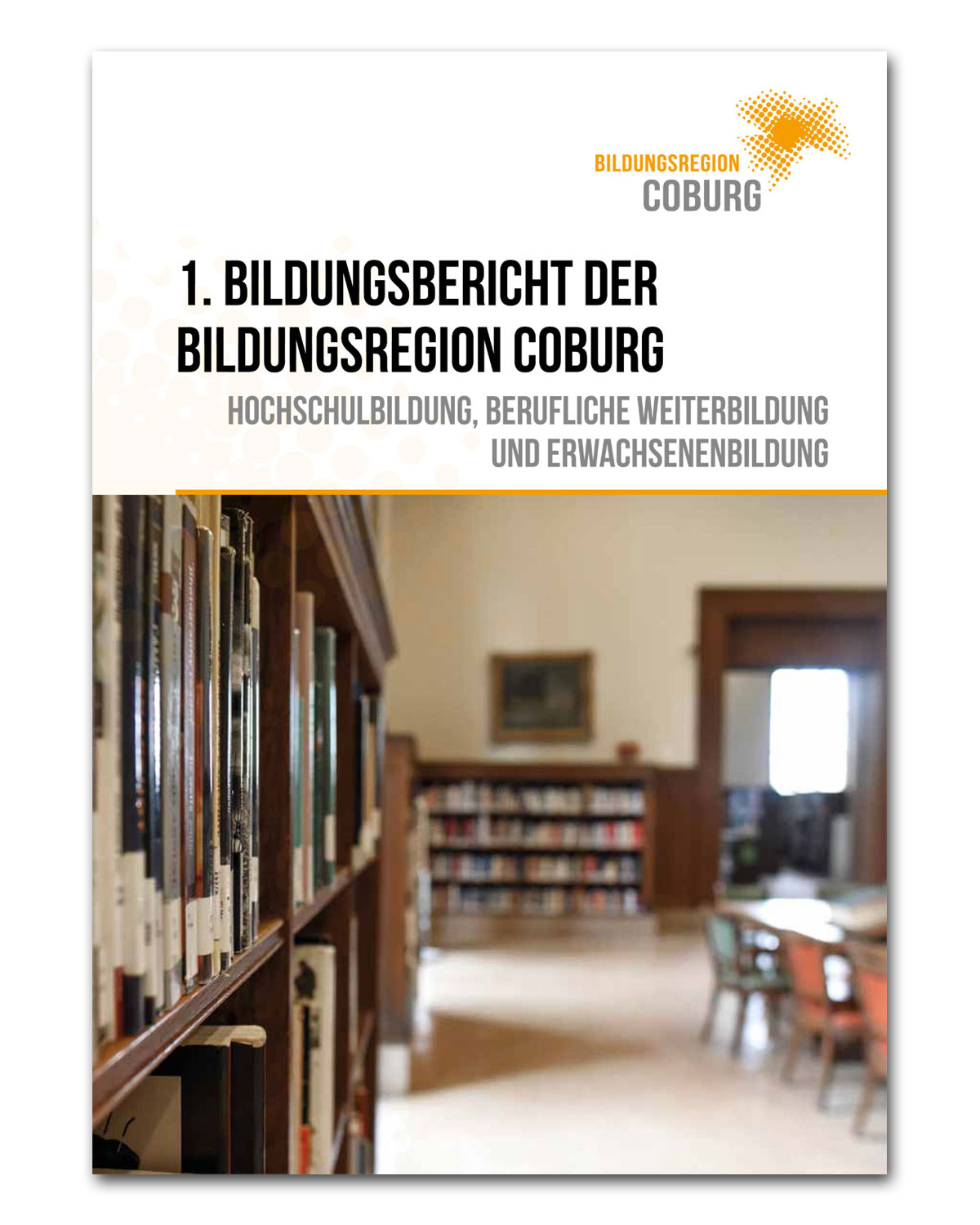 1. Bildungsbericht der Bildungsregion Coburg mit dem Untertitel "Hochschulbildung, berufliche Weiterbildung und Erwachsenenbildung." Das Deckblatt zeigt das Bücherregal einer Bibliothek.