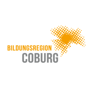 Hier wird das Logo der Bildungsregion Coburg gezeigt. In orangenen Großbuchstaben: Bildungsregion. Eine Ebene darunter in grauen Großbuchstaben: Coburg. Rechts daneben der Umriss des Coburger Landkreises, der aus orangenen Punkten besteht.